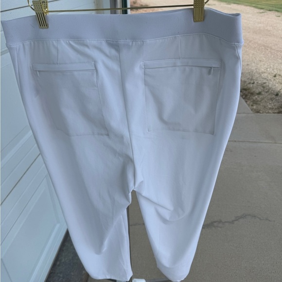 Chic’s ZENNERGY pants, fits right bellow calf. - Picture 3 of 4